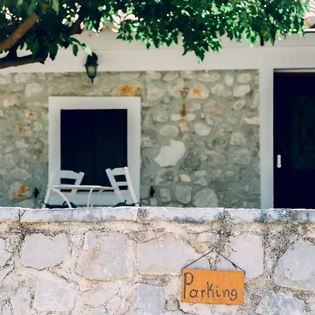 Olive Roots Apartmán Pelei